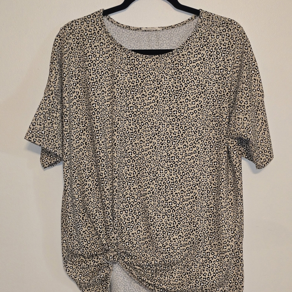 REB.INJ.220 Tops - Boutique Chic Leopard Print Knot Front Blouse Size Medium